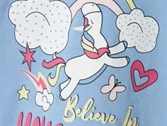 Print i pink gul og hvid af enhjørning regnbue og tekster believe in unicorns fra Name it 13231599 serenity